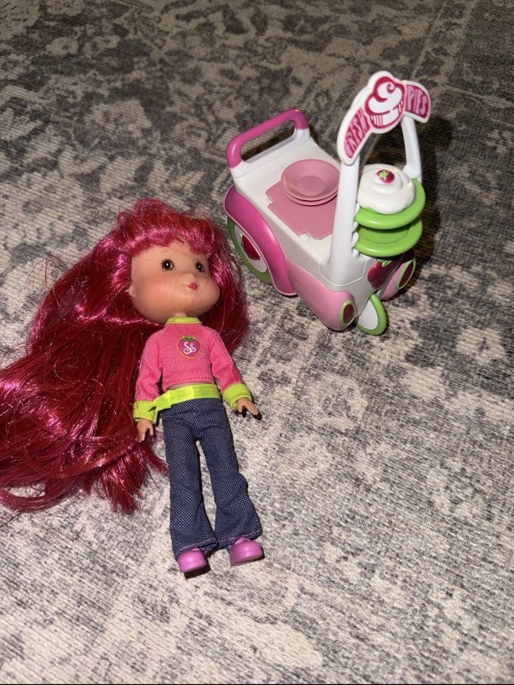 Strawberry Shortcake Doll 7" TCFC Playmates 2006 and Fresh Pies Cart Set vintage